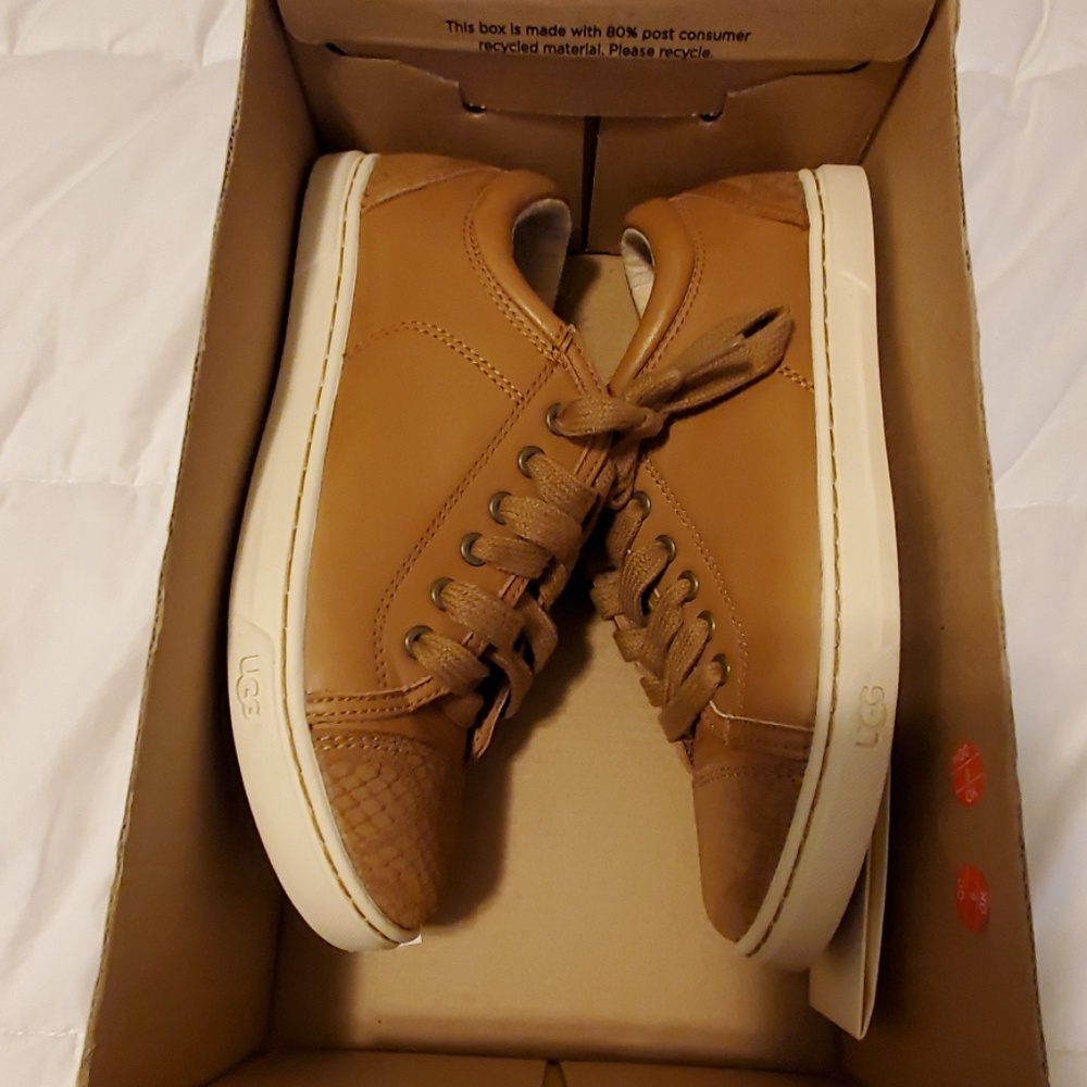 Ugg sneakers size 6 womens authentic!